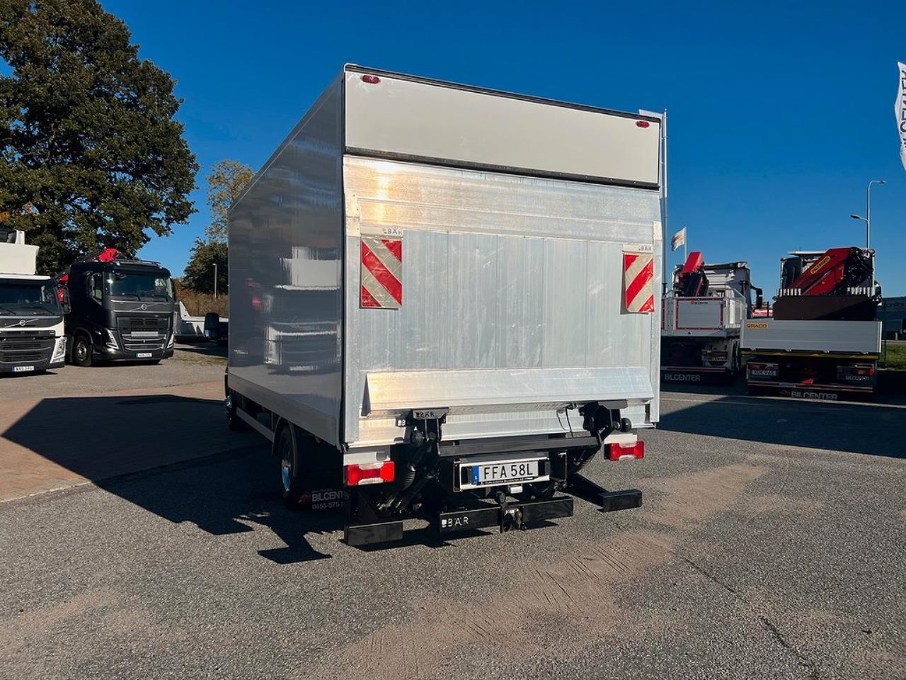 Iveco Daily 72C21 Automat Skåpbil Z-Lift Lastvikt 3560 Kg 2022 - Lätta Transporter