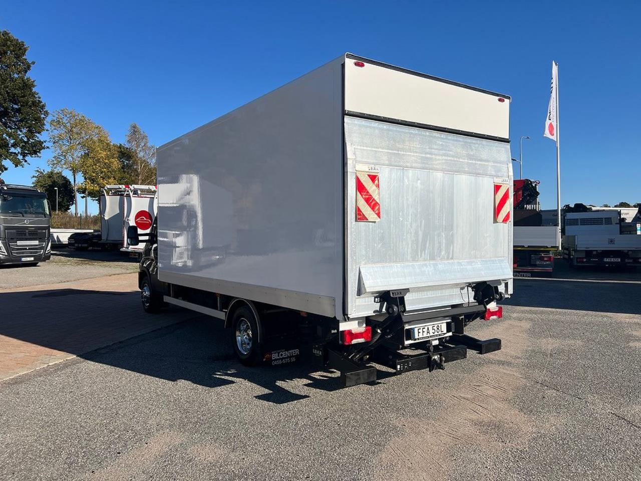 Iveco Daily 72C21 Automat Skåpbil Z-Lift Lastvikt 3560 Kg 2022 - Lätta Transporter