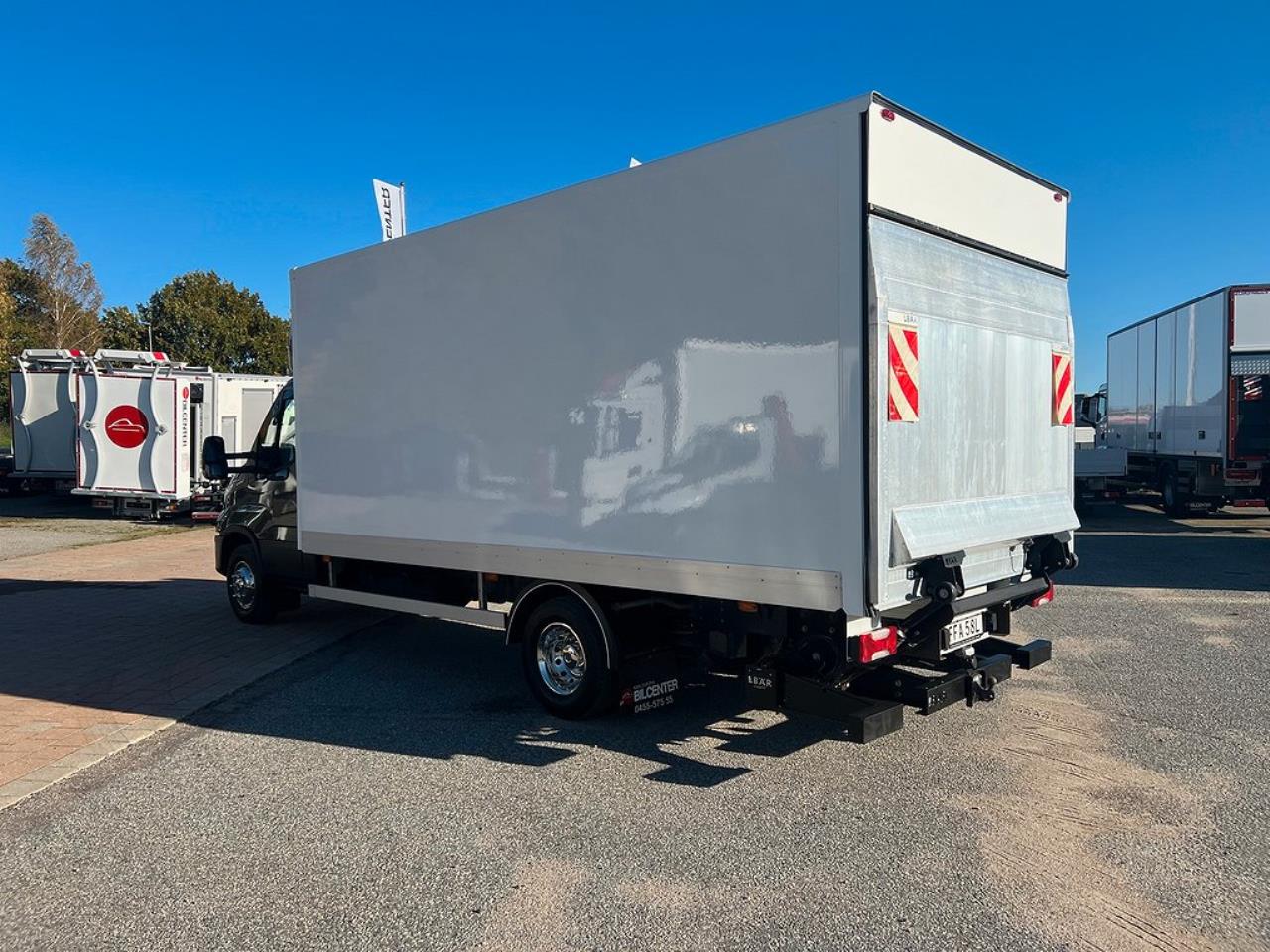 Iveco Daily 72C21 Automat Skåpbil Z-Lift Lastvikt 3560 Kg 2022 - Lätta Transporter