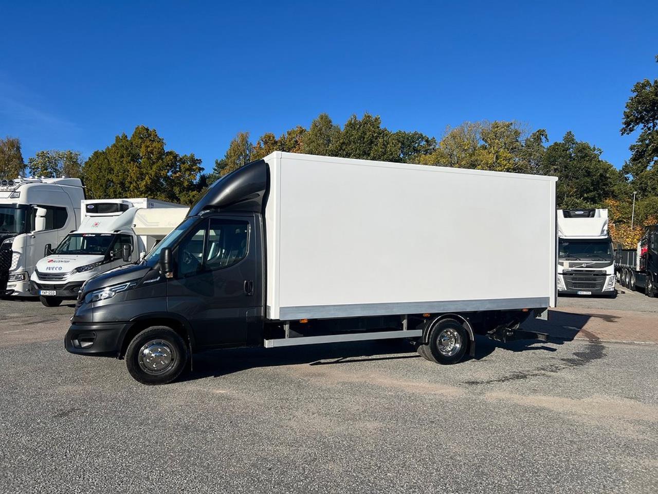 Iveco Daily 72C21 Automat Skåpbil Z-Lift Lastvikt 3560 Kg 2022 - Lätta Transporter