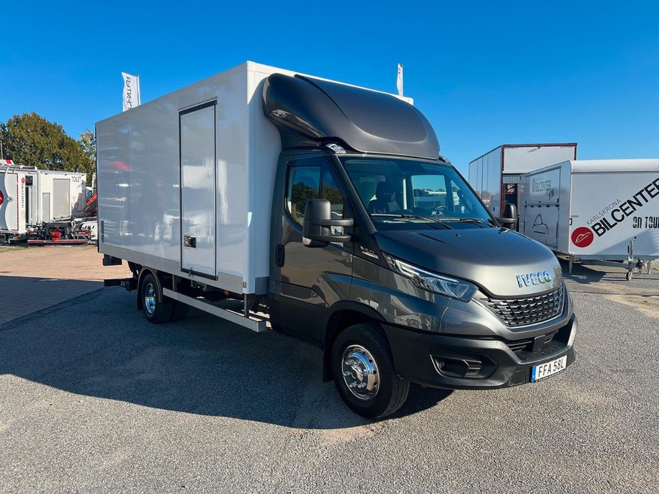 Iveco Daily 72C21 Automat Skåpbil Z-Lift Lastvikt 3560 Kg 2022 - Lätta Transporter