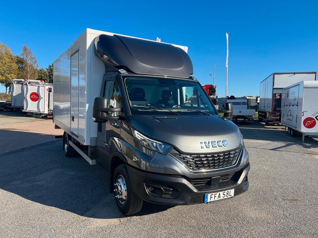 Iveco Daily 72C21 Automat Skåpbil Z-Lift Lastvikt 3560 Kg 2022 - Lätta Transporter