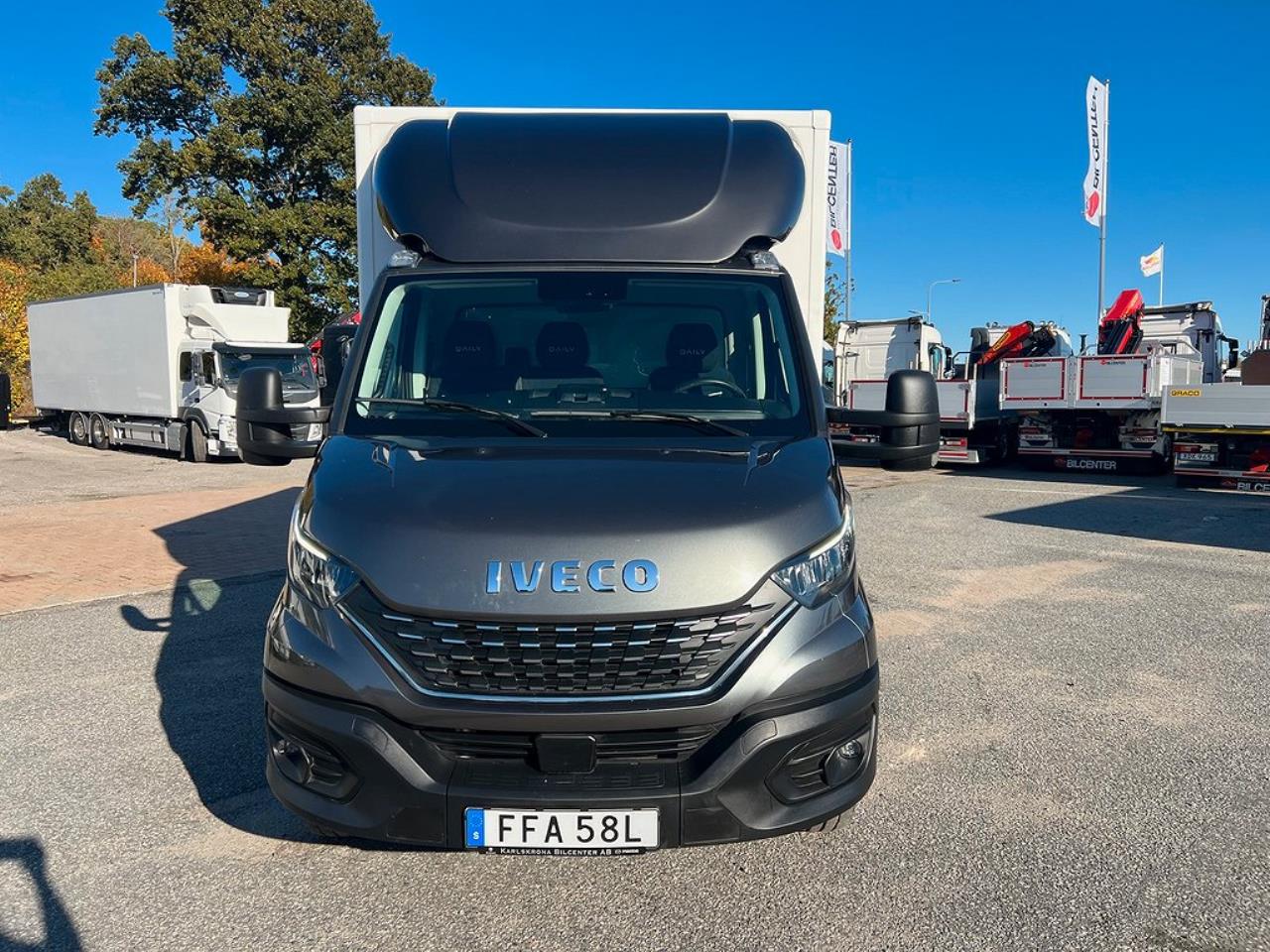 Iveco Daily 72C21 Automat Skåpbil Z-Lift Lastvikt 3560 Kg 2022 - Lätta Transporter