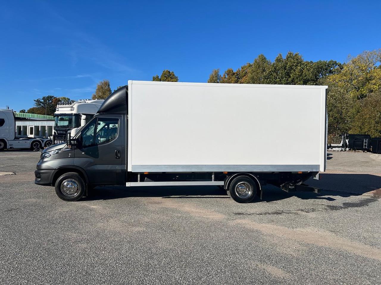 Iveco Daily 72C21 Automat Skåpbil Z-Lift Lastvikt 3560 Kg 2022 - Lätta Transporter