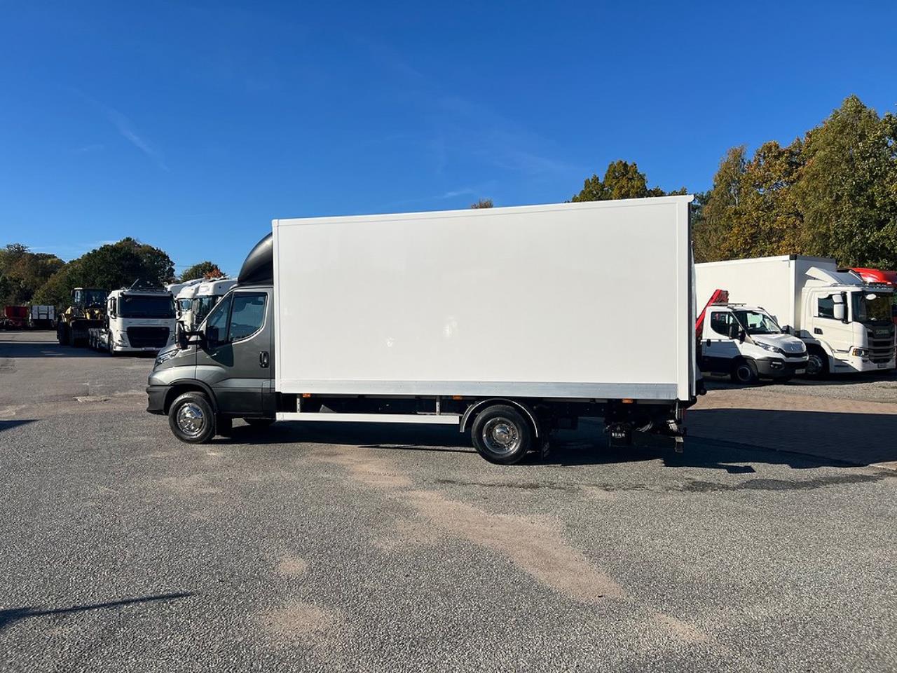 Iveco Daily 72C21 Automat Skåpbil Z-Lift Lastvikt 3560 Kg 2022 - Lätta Transporter