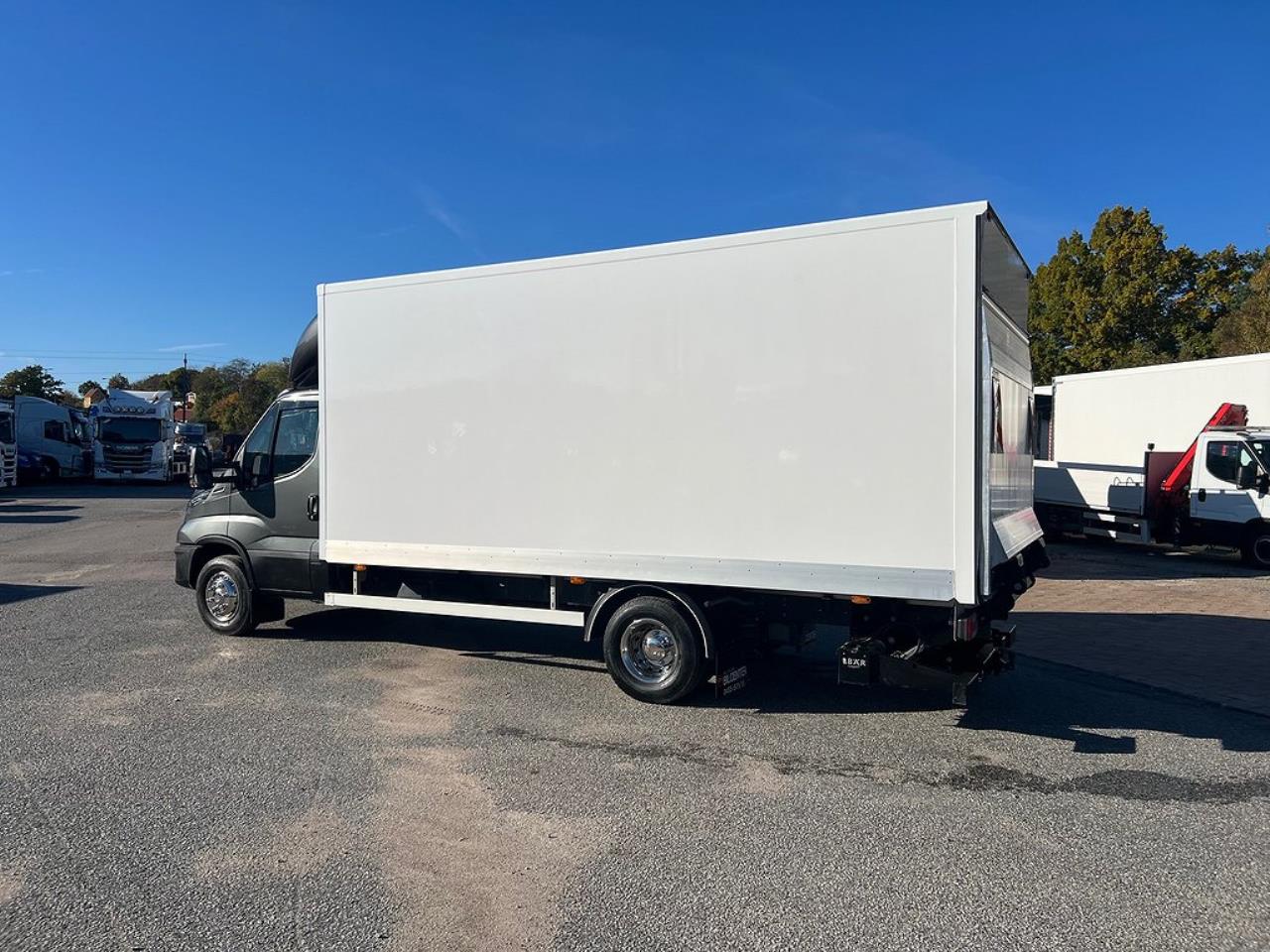 Iveco Daily 72C21 Automat Skåpbil Z-Lift Lastvikt 3560 Kg 2022 - Lätta Transporter