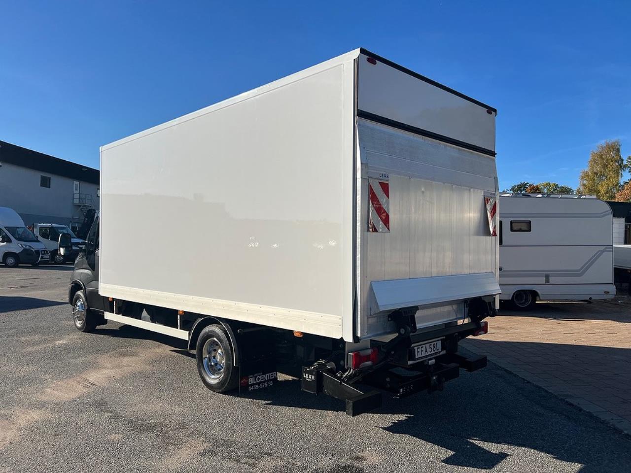 Iveco Daily 72C21 Automat Skåpbil Z-Lift Lastvikt 3560 Kg 2022 - Lätta Transporter