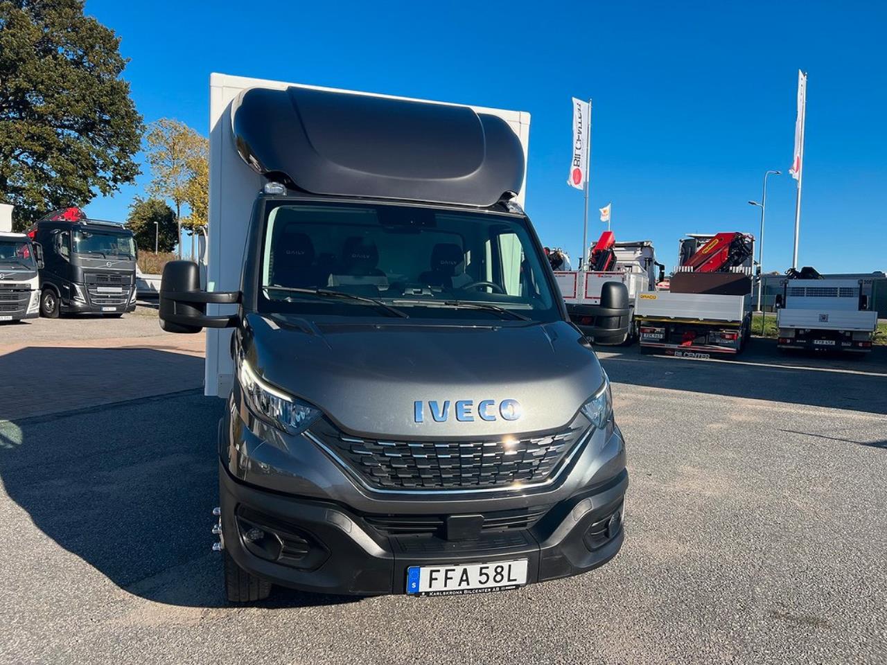 Iveco Daily 72C21 Automat Skåpbil Z-Lift Lastvikt 3560 Kg 2022 - Lätta Transporter