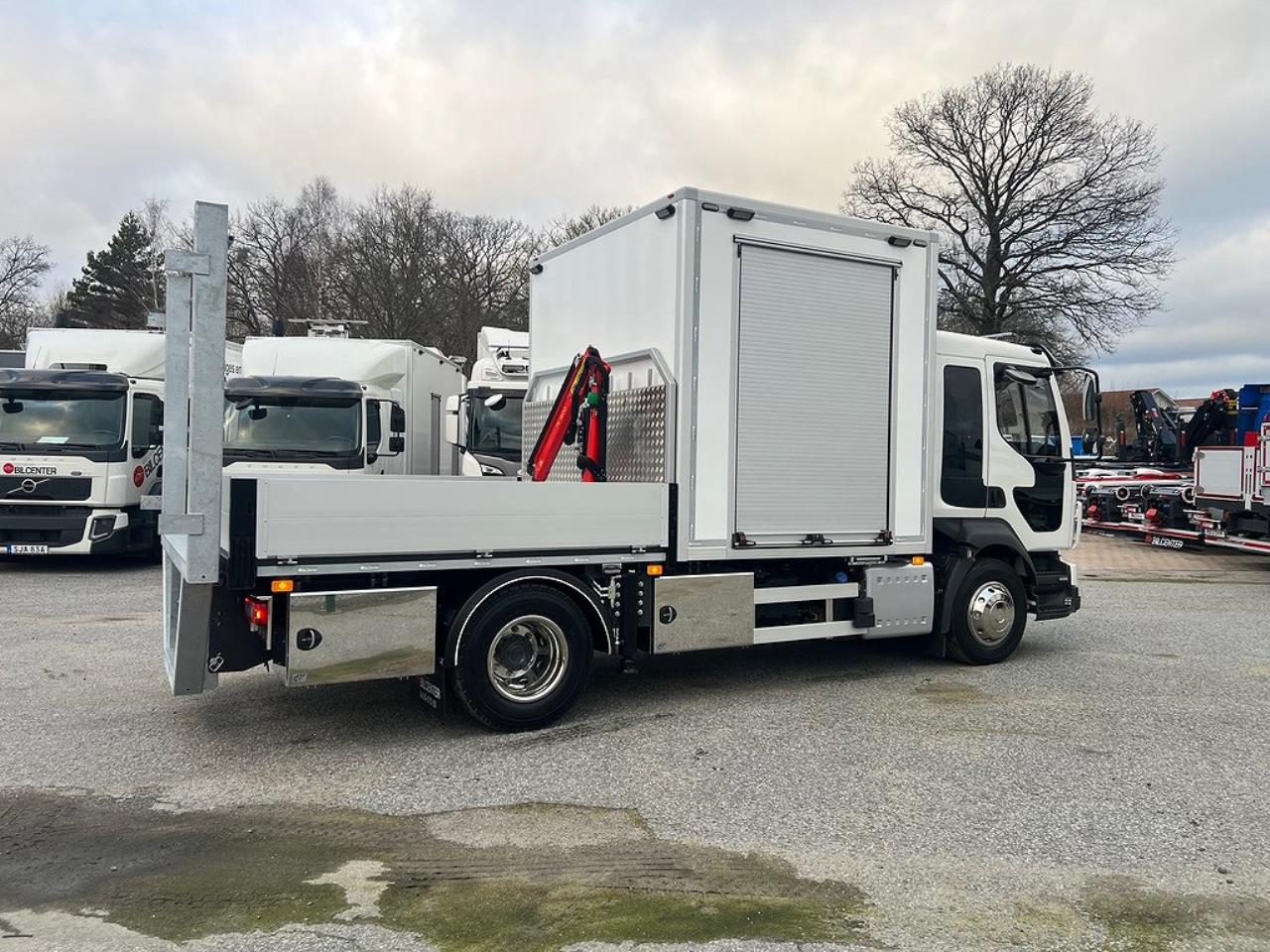 Volvo FL250 4x2 TMA & Kran Skåp & Flak, Bil för Däckservice 2025 - Kran