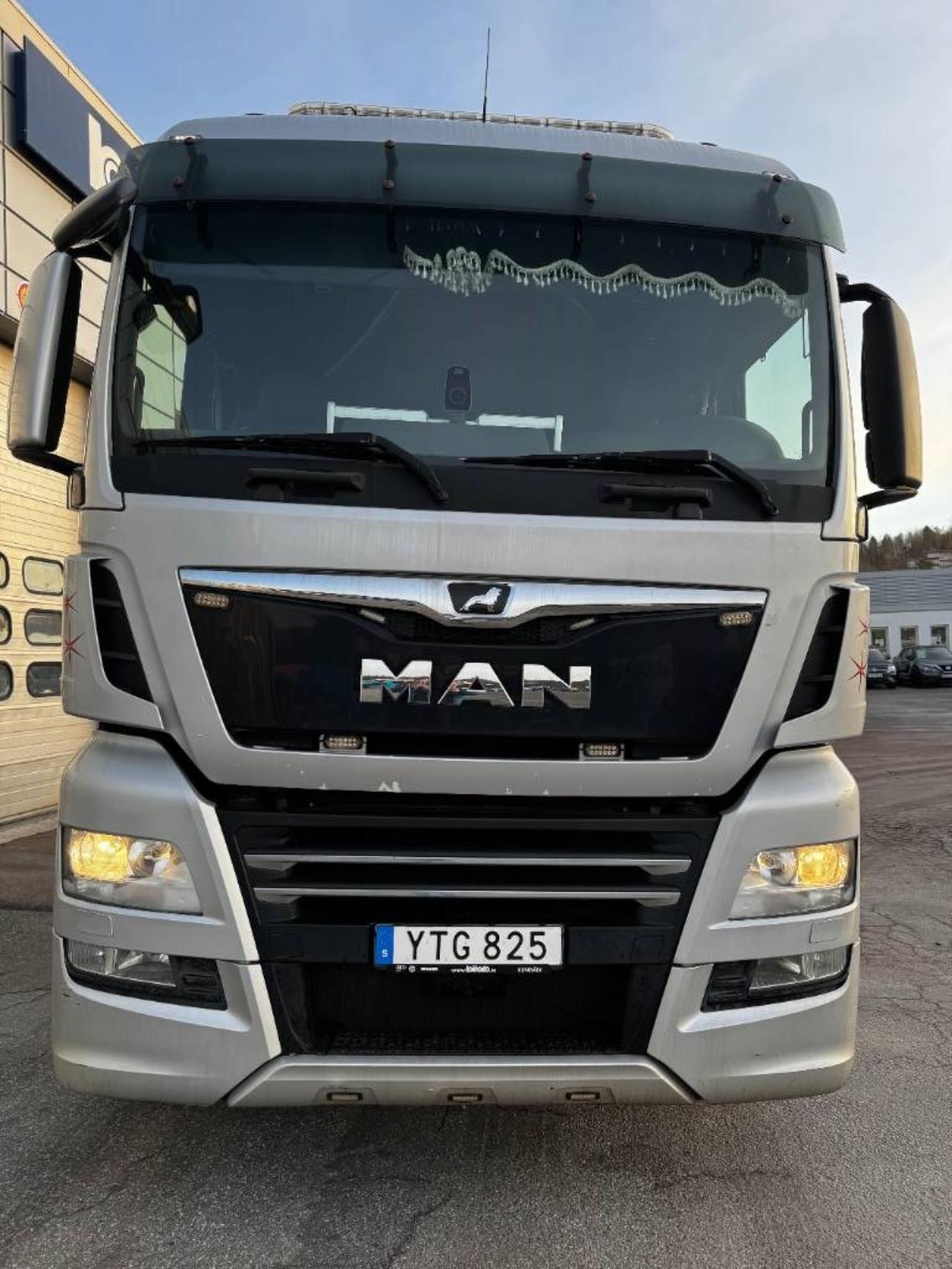 MAN TGX 26.500 6X2-4LL med kran 2017 - Dragbil