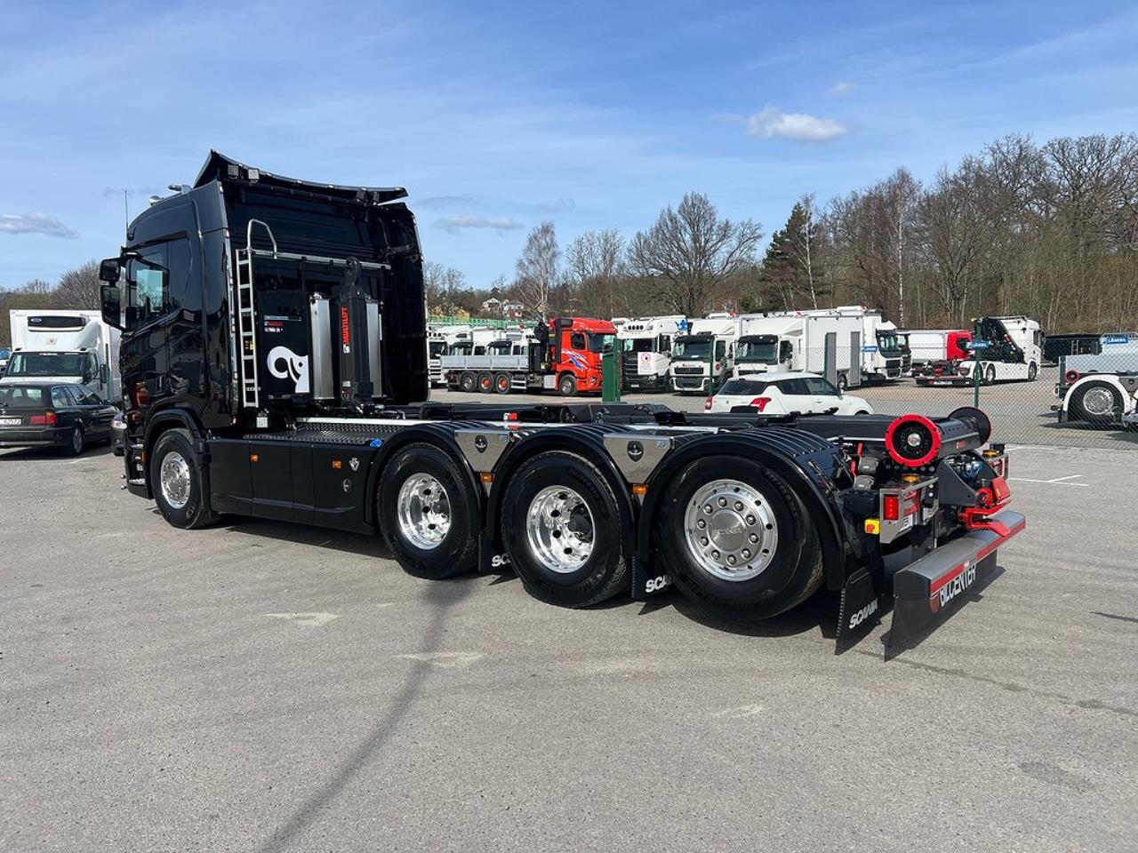 Scania R660 V8 8x4*4 Tridem Hiab 26 Lastväxlare Fullutrustad 2025 - Krok/Lastväxlare