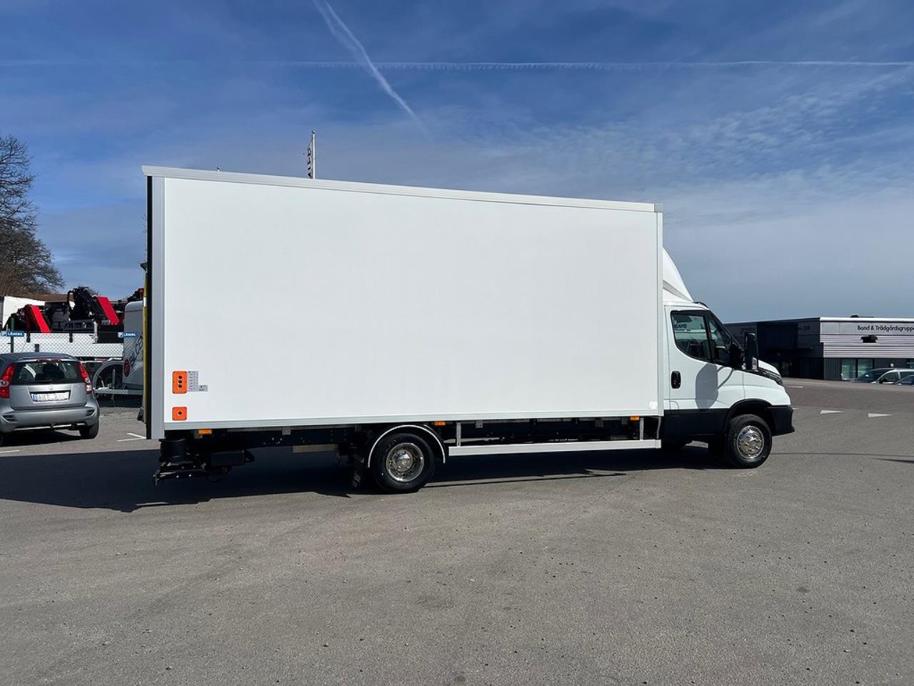 Iveco Daily 72C18 A8 Skåpbil Öppningsbarsida Fullutrustad 2025 - Skåp