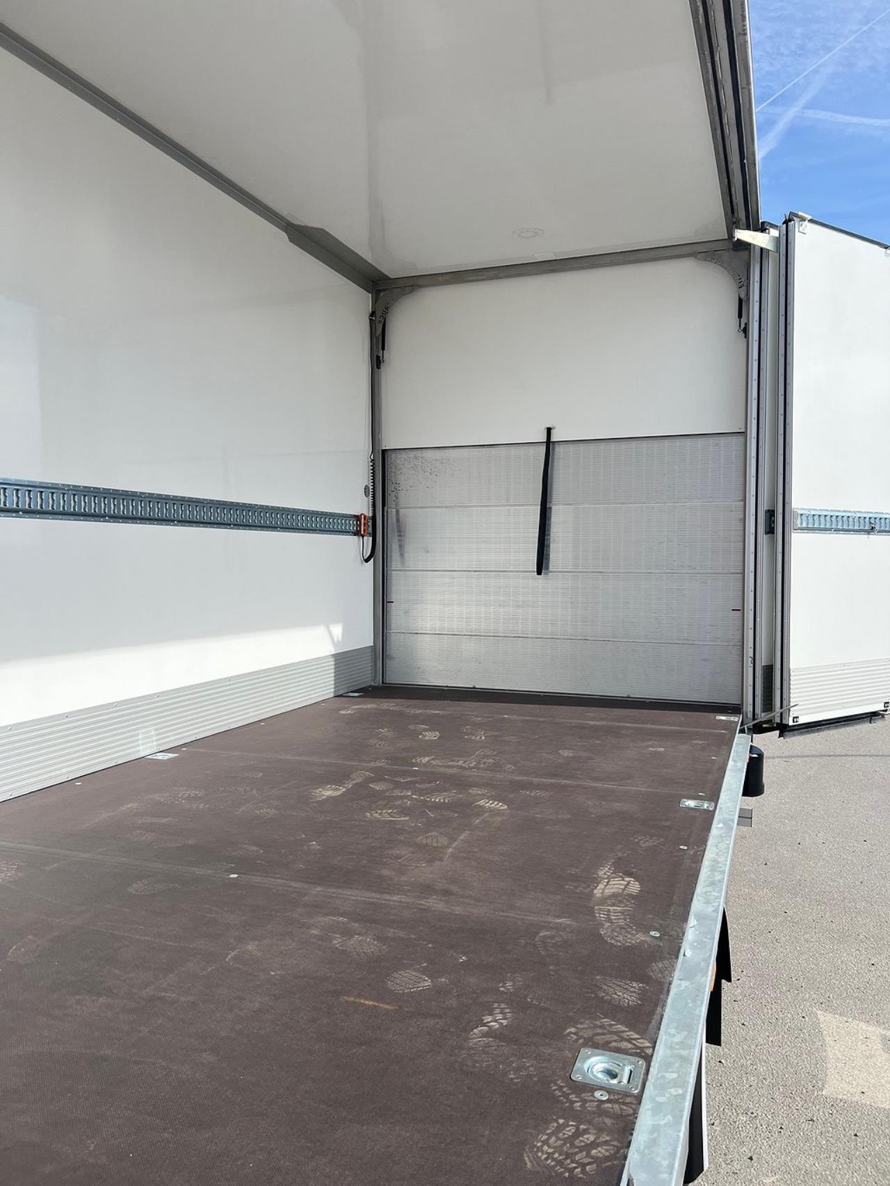 Iveco Daily 72C18 A8 Skåpbil Öppningsbarsida Fullutrustad 2025 - Skåp