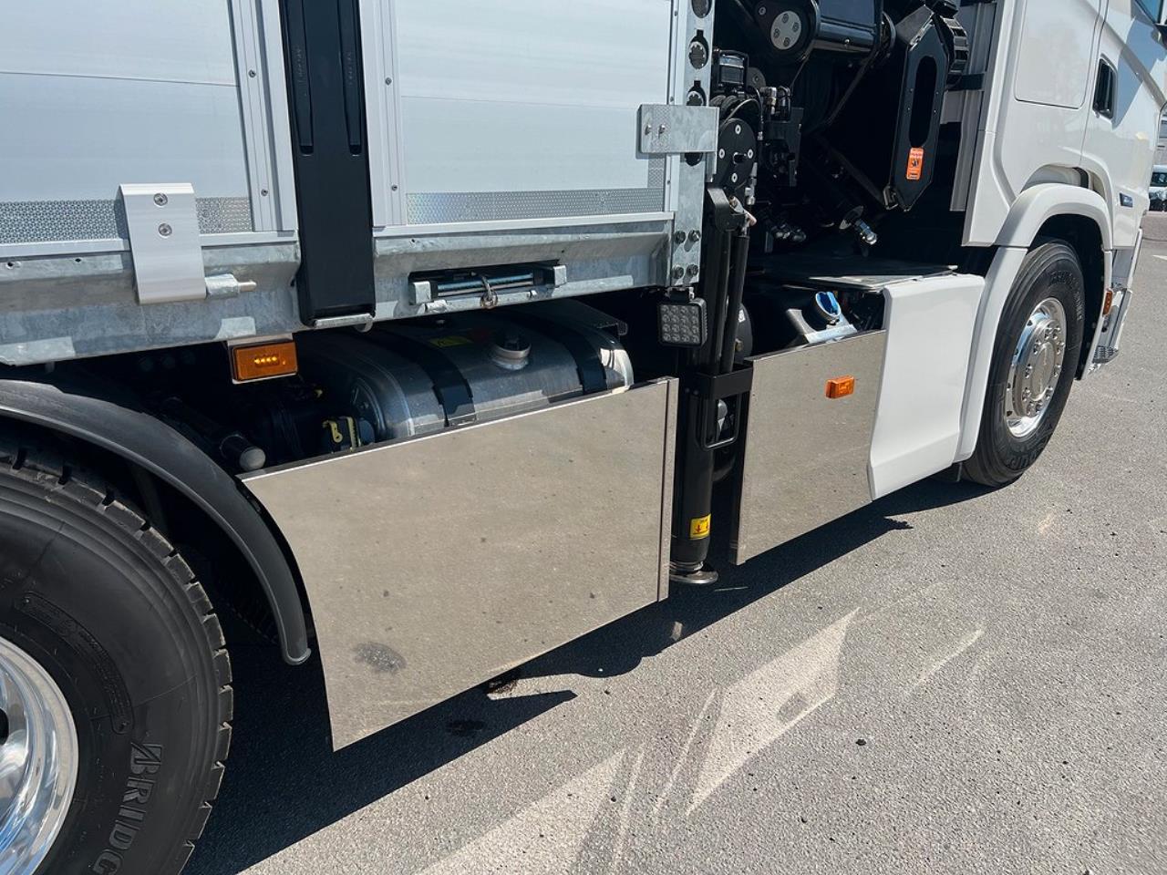 Scania G500 8x4*4 Tridem Brädgårdsbil Hiab 302 E6 Kran 2023 - Kran
