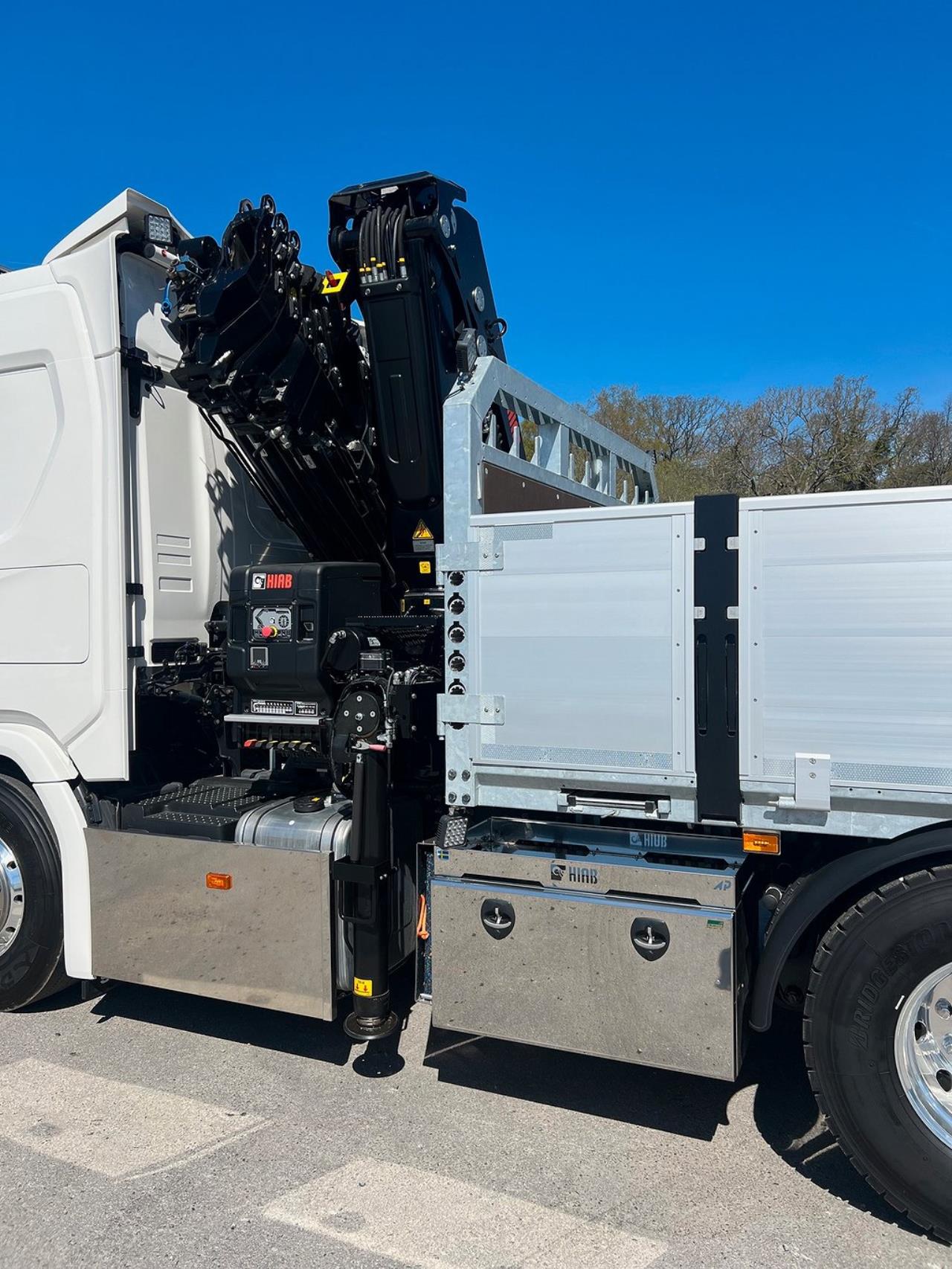 Scania G500 8x4*4 Tridem Brädgårdsbil Hiab 302 E6 Kran 2023 - Kran