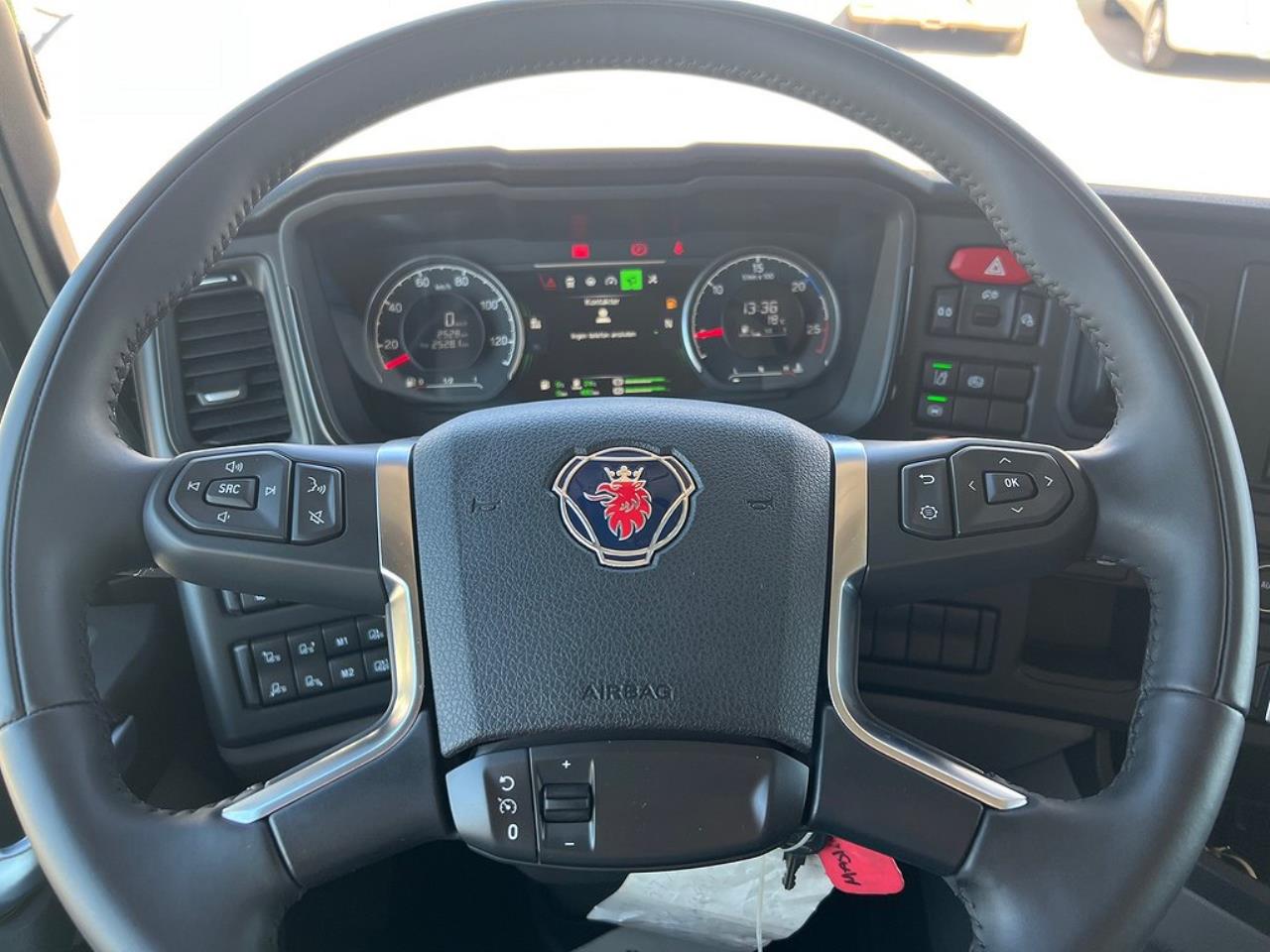Scania G500 8x4*4 Tridem Brädgårdsbil Hiab 302 E6 Kran 2023 - Kran