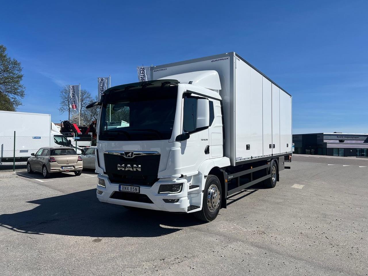 MAN TGM 18.290 4x2 Skåpbil Öppningsbarsida Sovhytt 2023 - Skåp