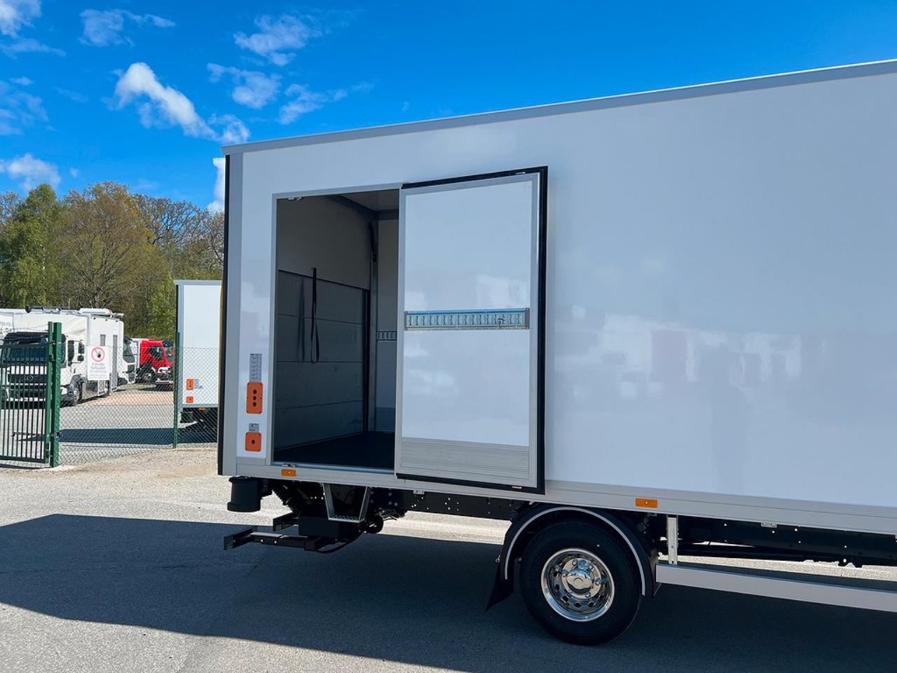 Iveco Daily 72C18  Skåpbil Aut Fullutrustad Lastvikt 3390 Kg 2025 - Skåp