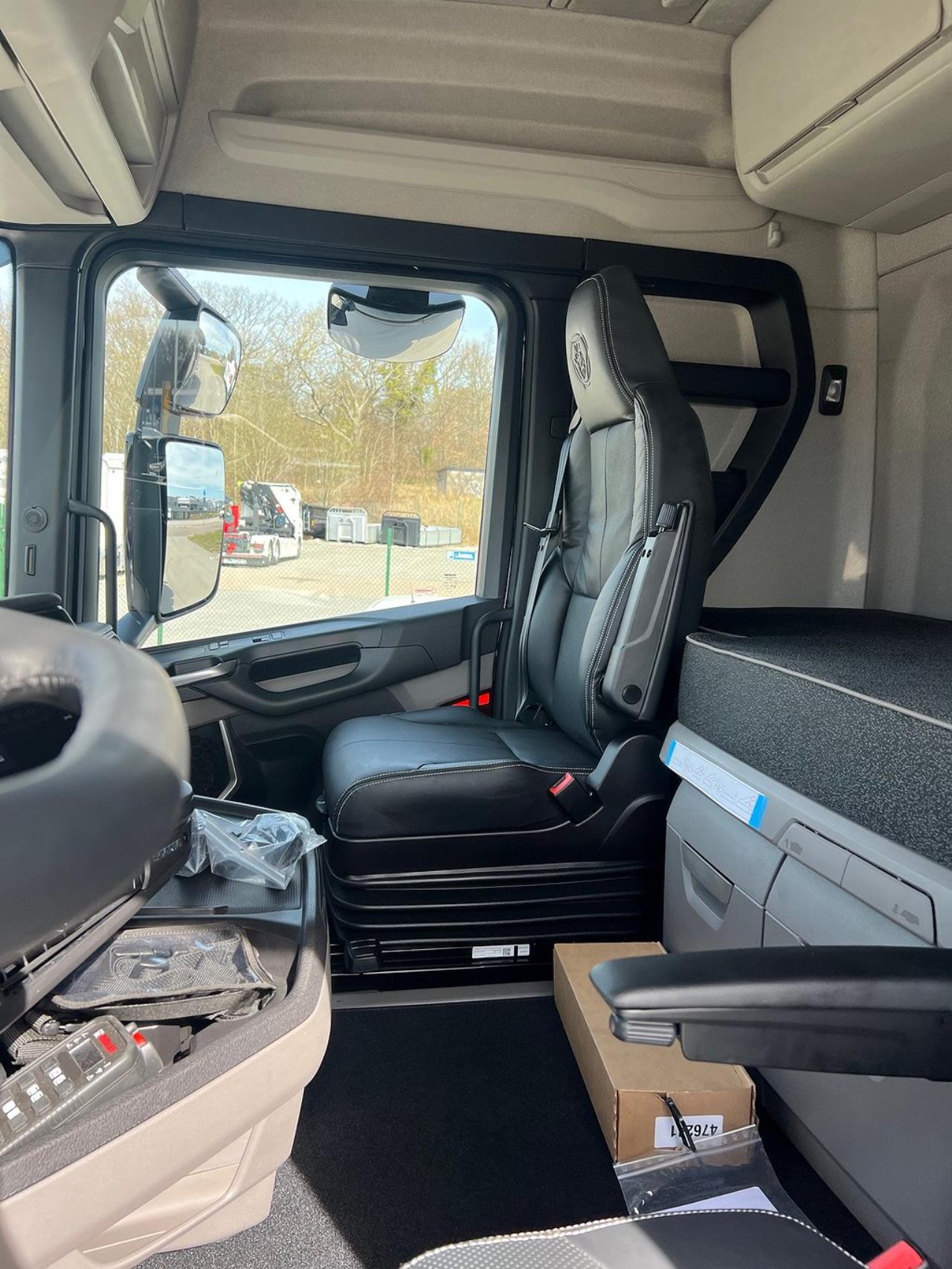 Scania R660 V8 8x4*4 Tridem Hiab 26 Lastväxlare Fullutrustad 2025 - Krok/Lastväxlare