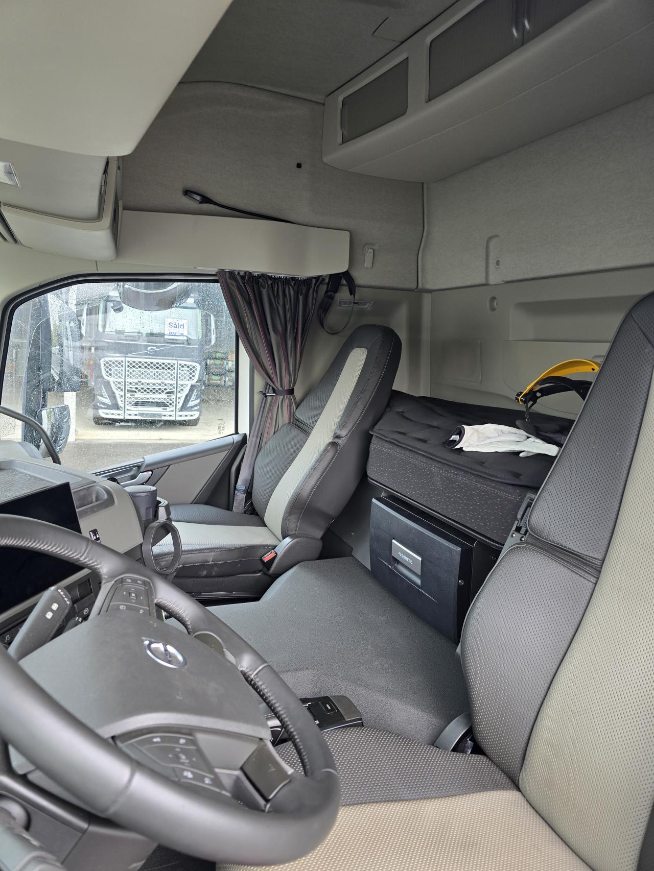 Volvo FM460 2024 - Skåp isolerat