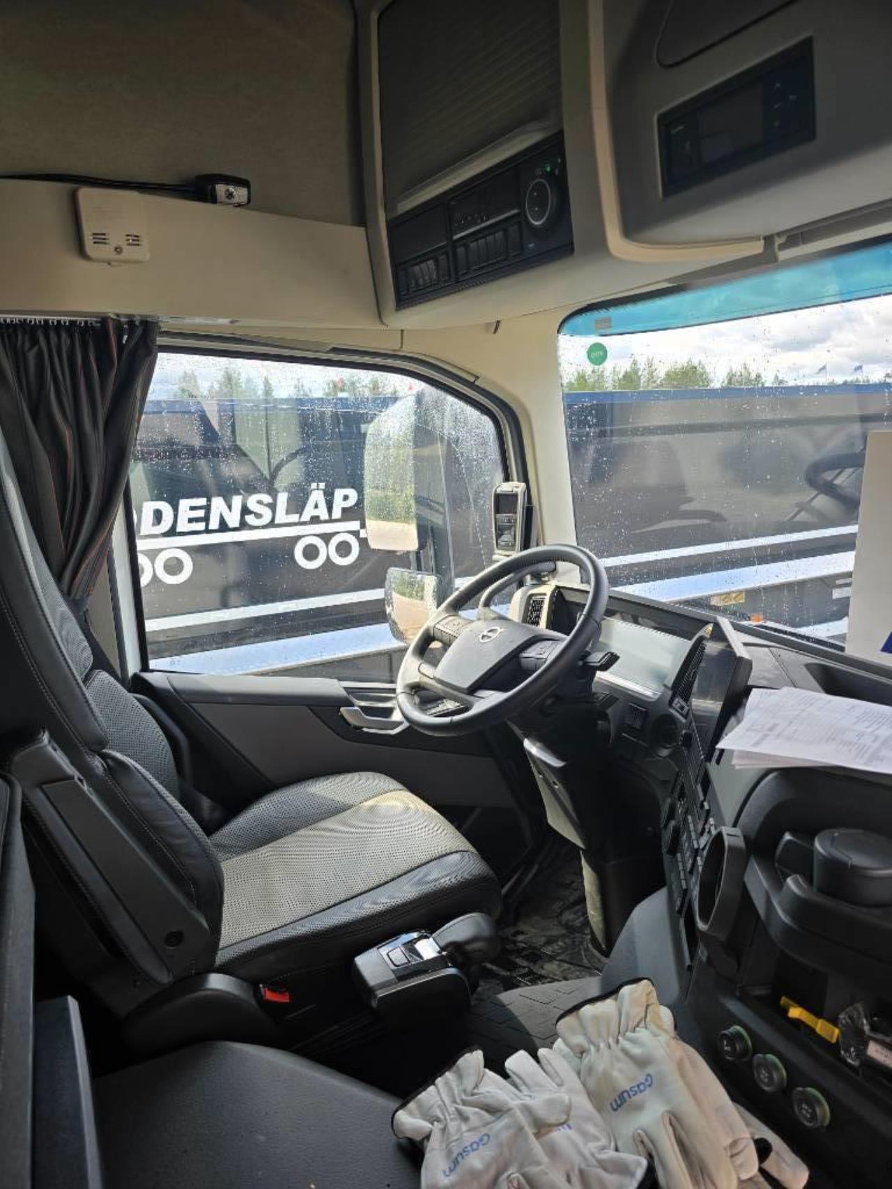 Volvo FM460 LNG 2024 - Skåp isolerat