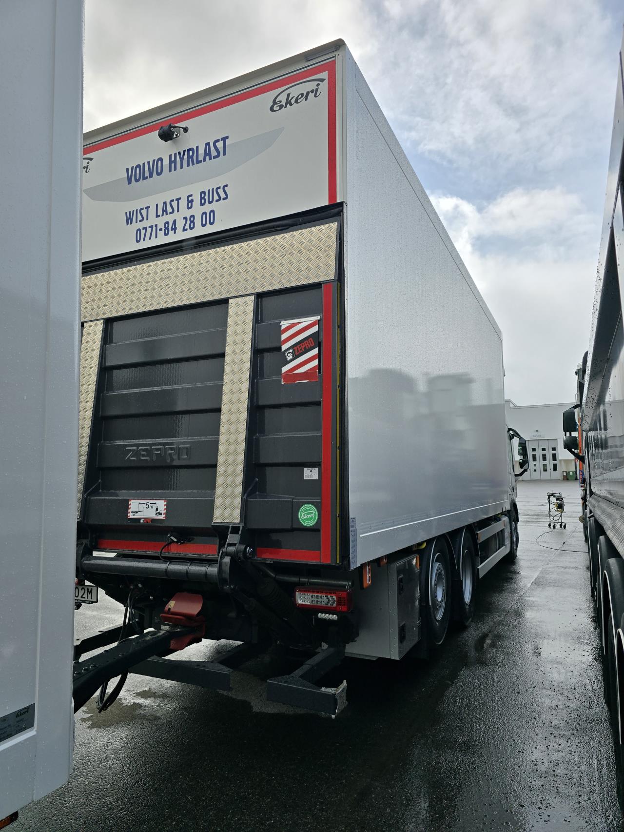 Volvo FM460 2024 - Skåp isolerat