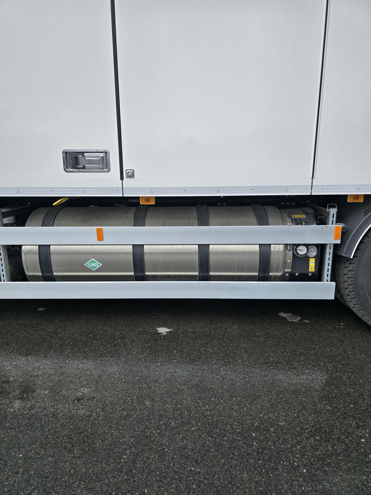Volvo FM460 2024 - Skåp isolerat