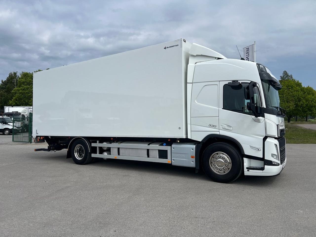 Volvo FM 330 4x2 Kyl/Frysbil 2 Zons Öppningsbarsida Bussbygg 2023 - Skåp isolerat