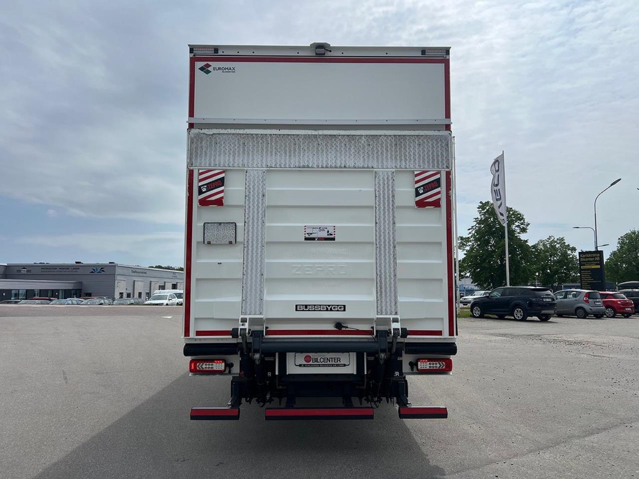 Volvo FM 330 4x2 Kyl/Frysbil 2 Zons Öppningsbarsida Bussbygg 2023 - Skåp isolerat