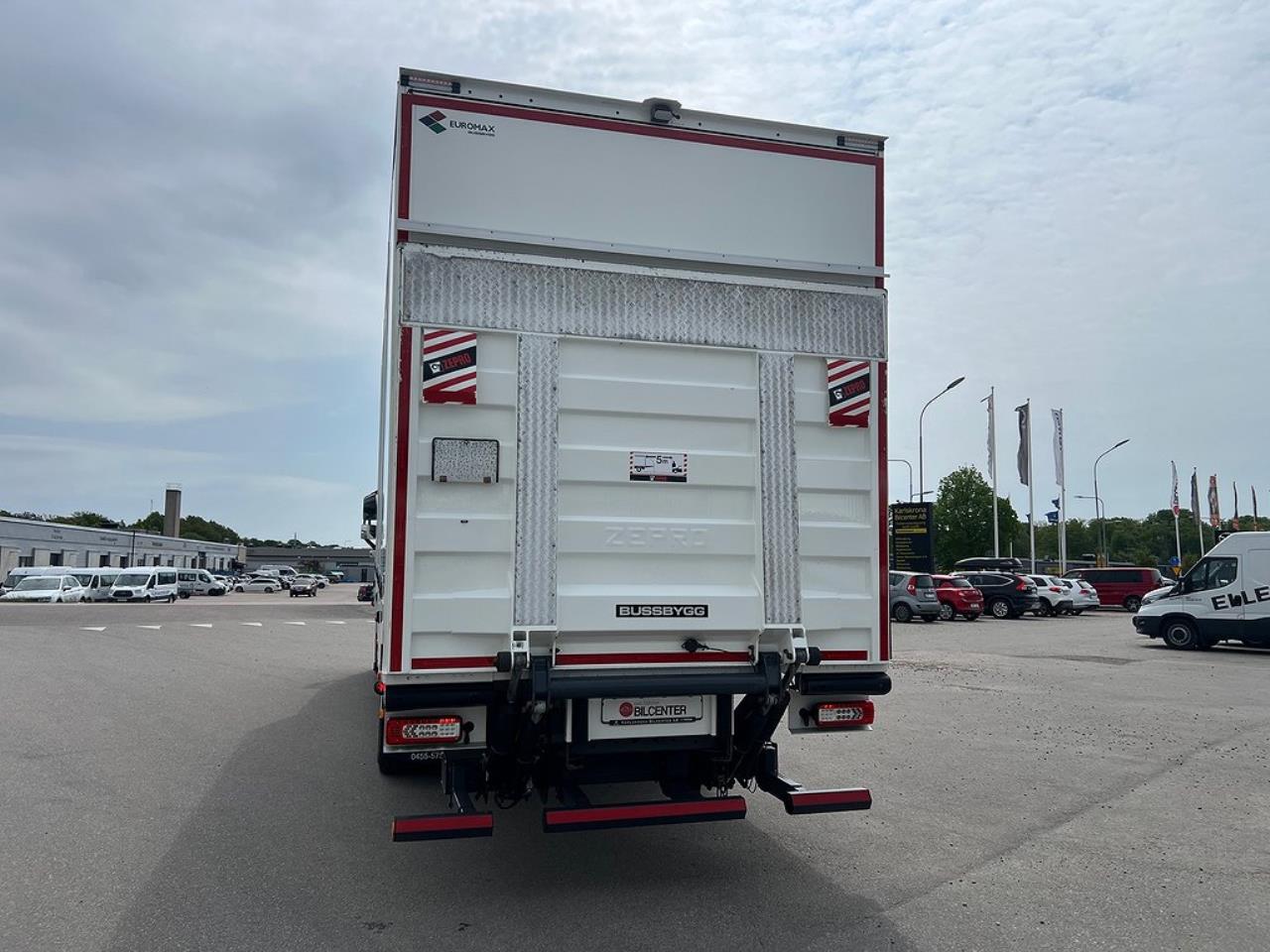 Volvo FM 330 4x2 Kyl/Frysbil 2 Zons Öppningsbarsida Bussbygg 2023 - Skåp isolerat