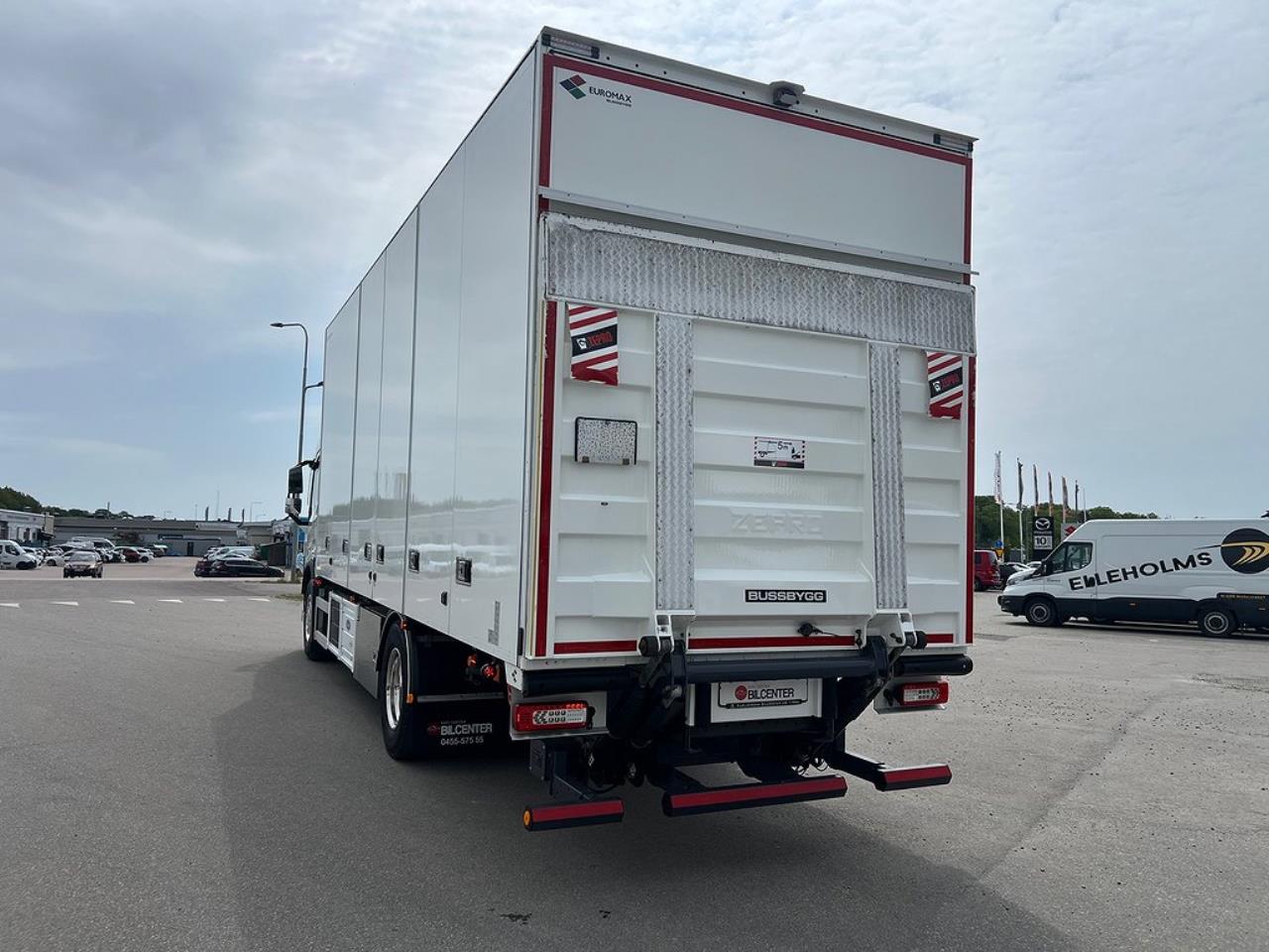 Volvo FM 330 4x2 Kyl/Frysbil 2 Zons Öppningsbarsida Bussbygg 2023 - Skåp isolerat