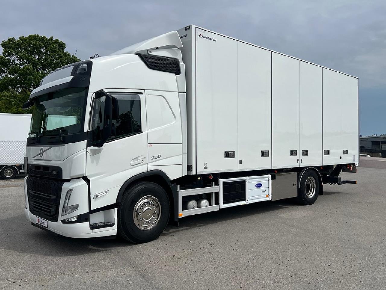 Volvo FM 330 4x2 Kyl/Frysbil 2 Zons Öppningsbarsida Bussbygg 2023 - Skåp isolerat