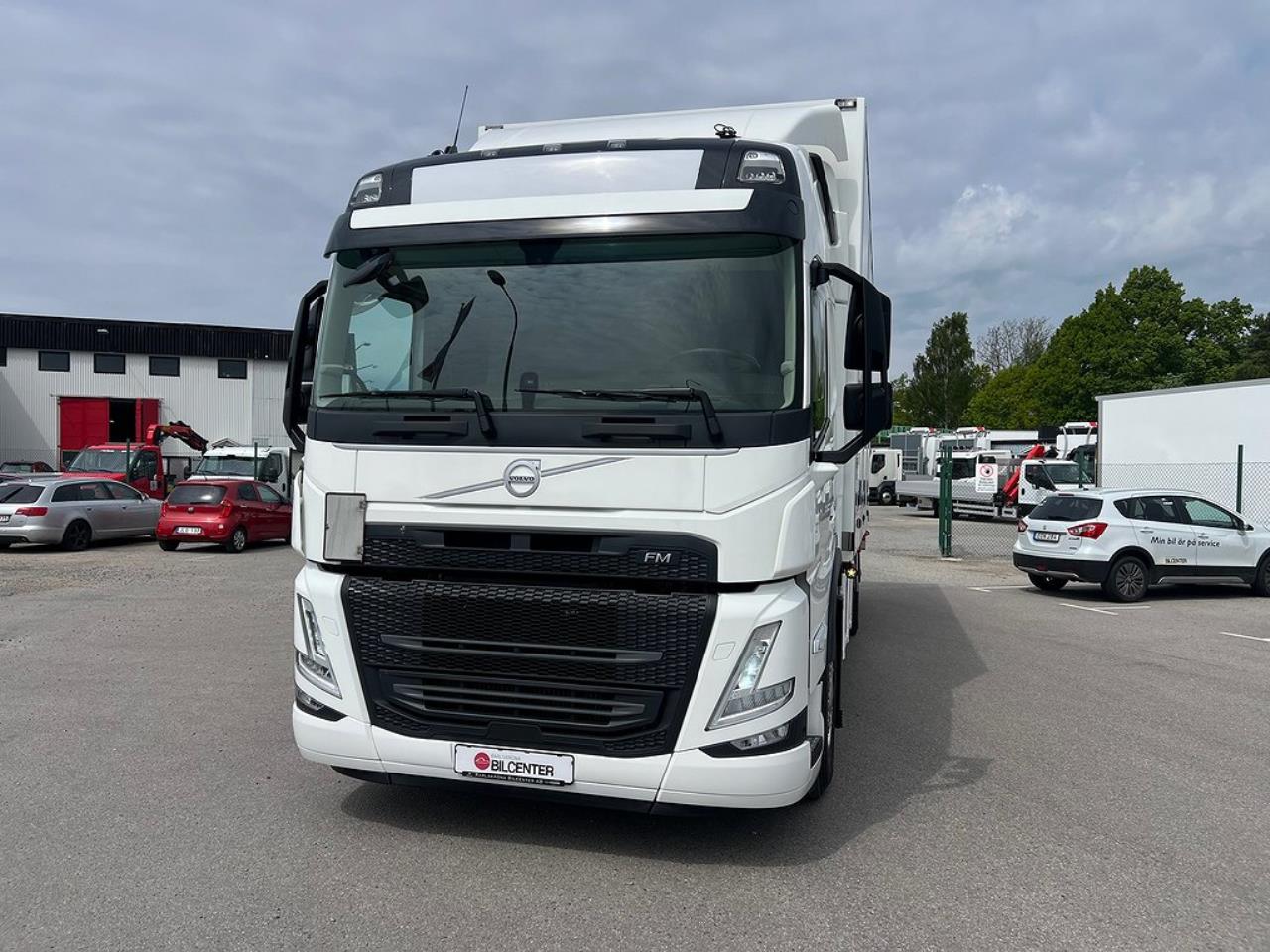 Volvo FM 330 4x2 Kyl/Frysbil 2 Zons Öppningsbarsida Bussbygg 2023 - Skåp isolerat