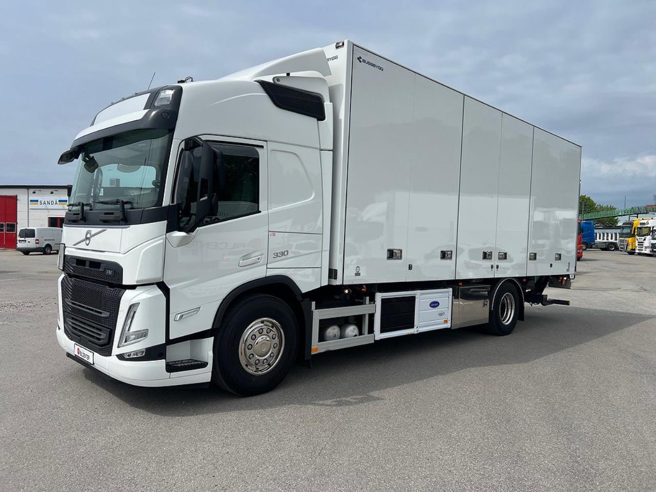 Volvo FM 330 4x2 Kyl/Frysbil 2 Zons Öppningsbarsida Bussbygg 2023 - Skåp isolerat