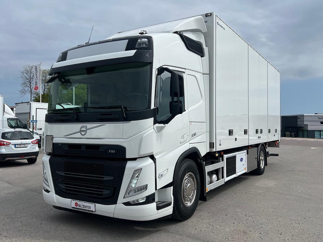 Volvo FM 330 4x2 Kyl/Frysbil 2 Zons Öppningsbarsida Bussbygg 2023 - Skåp isolerat