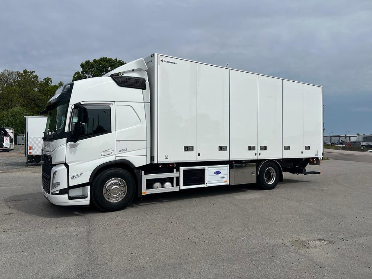 Volvo FM 330 4x2 Kyl/Frysbil 2 Zons Öppningsbarsida Bussbygg 2023 - Skåp isolerat