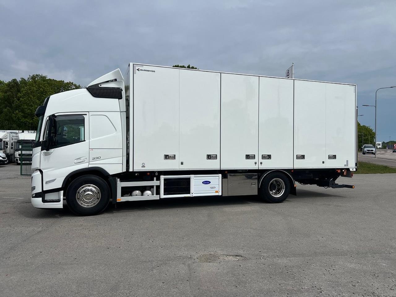 Volvo FM 330 4x2 Kyl/Frysbil 2 Zons Öppningsbarsida Bussbygg 2023 - Skåp isolerat