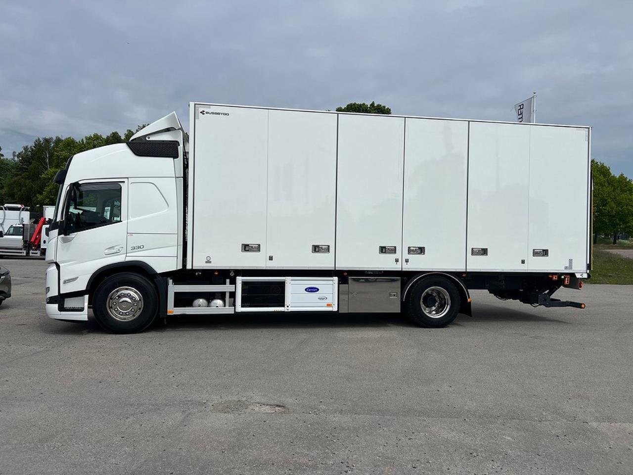 Volvo FM 330 4x2 Kyl/Frysbil 2 Zons Öppningsbarsida Bussbygg 2023 - Skåp isolerat