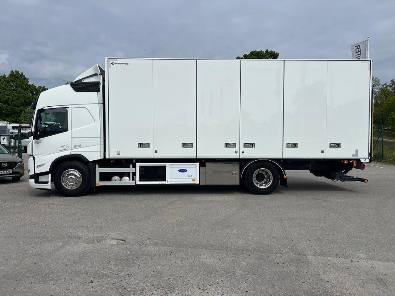 Volvo FM 330 4x2 Kyl/Frysbil 2 Zons Öppningsbarsida Bussbygg 2023 - Skåp isolerat