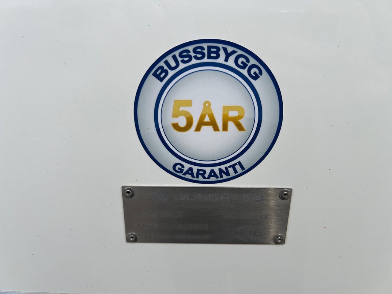 Volvo FM 330 4x2 Kyl/Frysbil 2 Zons Öppningsbarsida Bussbygg 2023 - Skåp isolerat