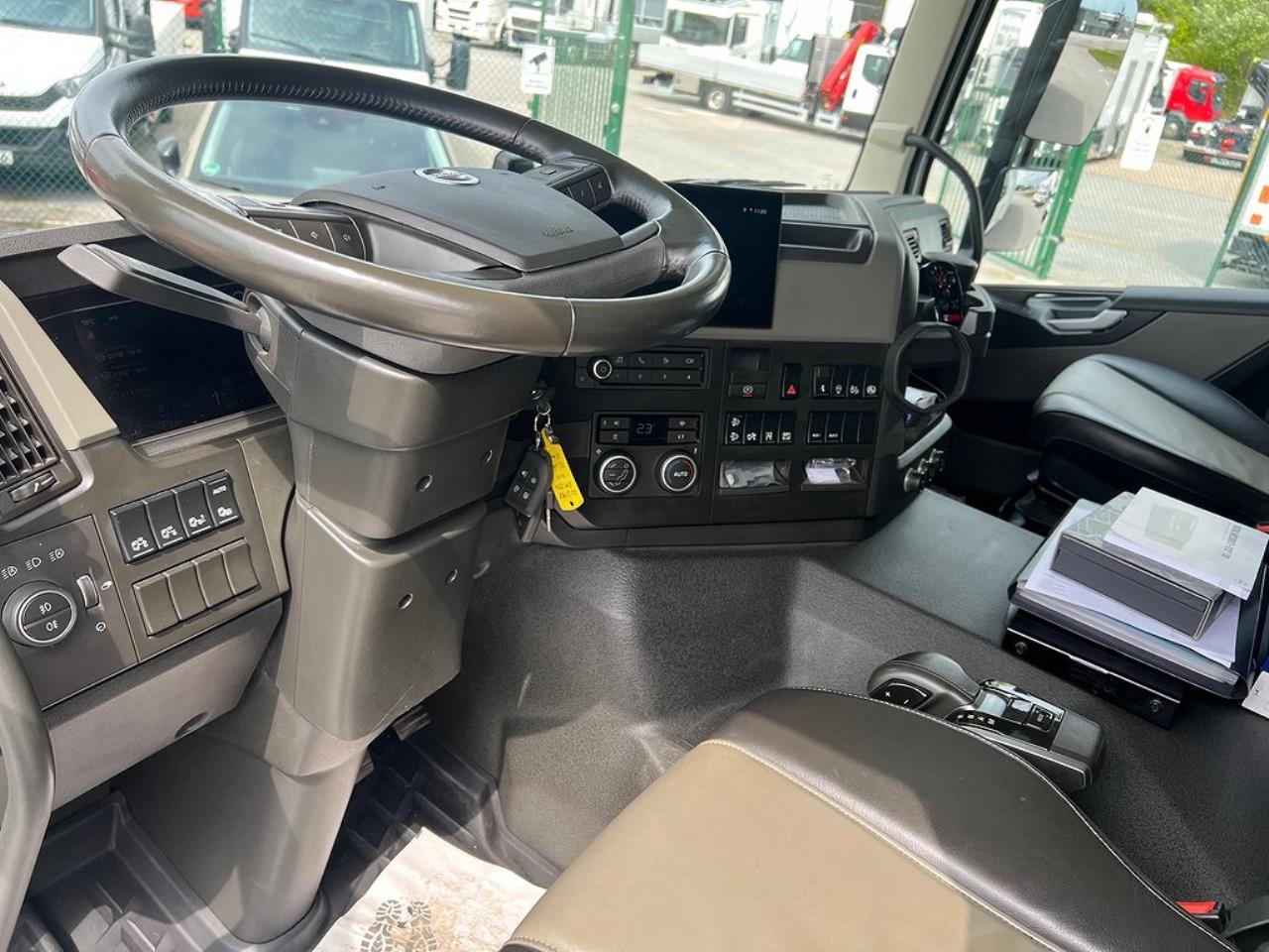Volvo FM 330 4x2 Kyl/Frysbil 2 Zons Öppningsbarsida Bussbygg 2023 - Skåp isolerat
