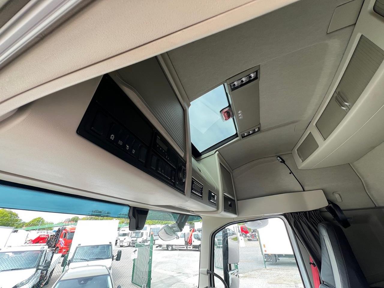 Volvo FM 330 4x2 Kyl/Frysbil 2 Zons Öppningsbarsida Bussbygg 2023 - Skåp isolerat