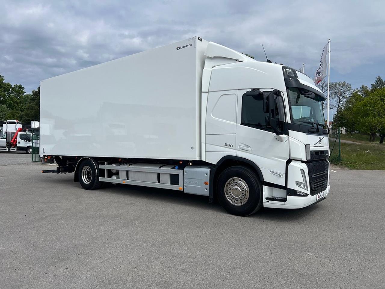 Volvo FM 330 4x2 Kyl/Frysbil 2 Zons Öppningsbarsida Bussbygg 2023 - Skåp isolerat