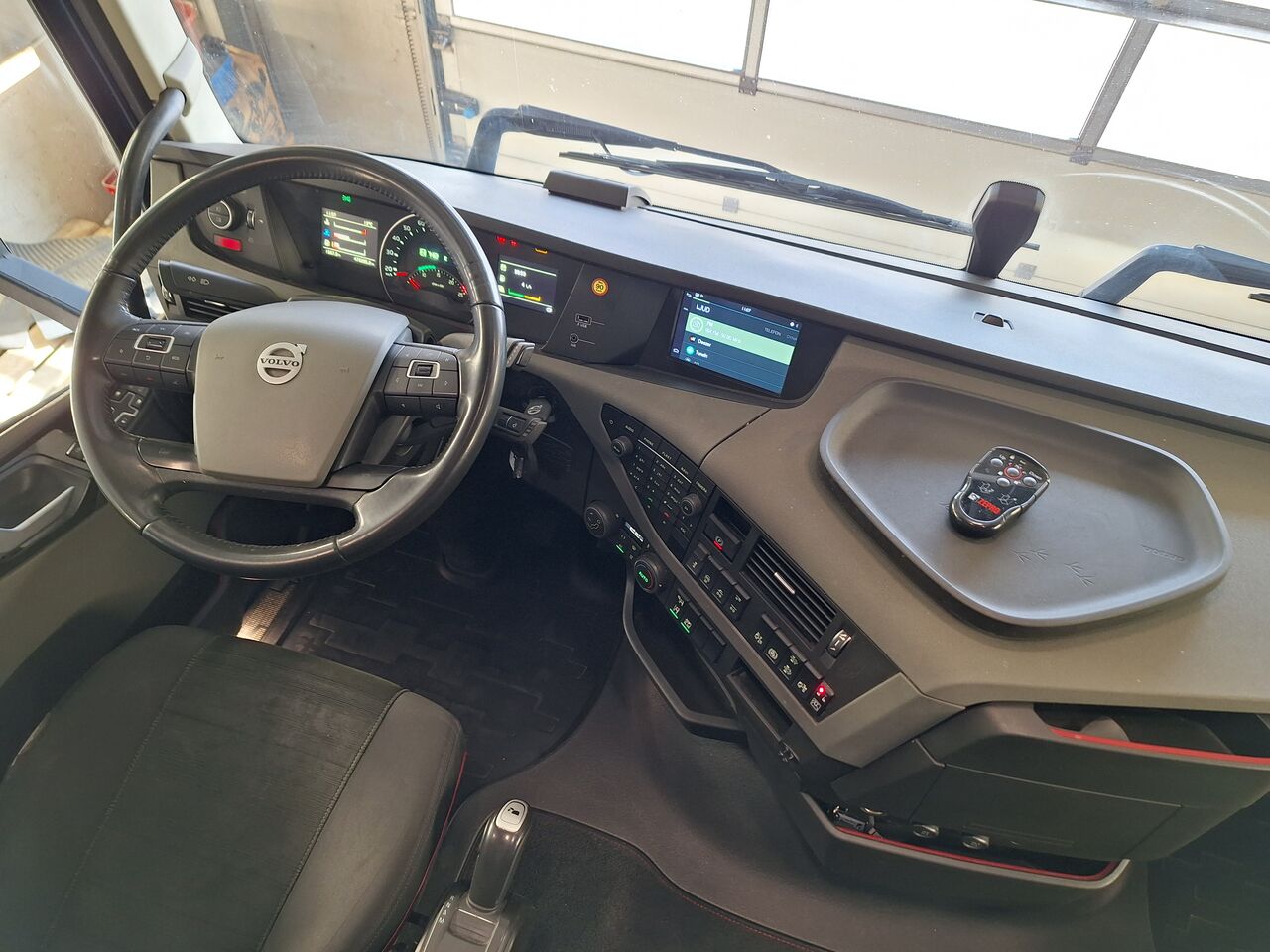 Volvo FH 6x2 Skåpbil 2020 - Skåp