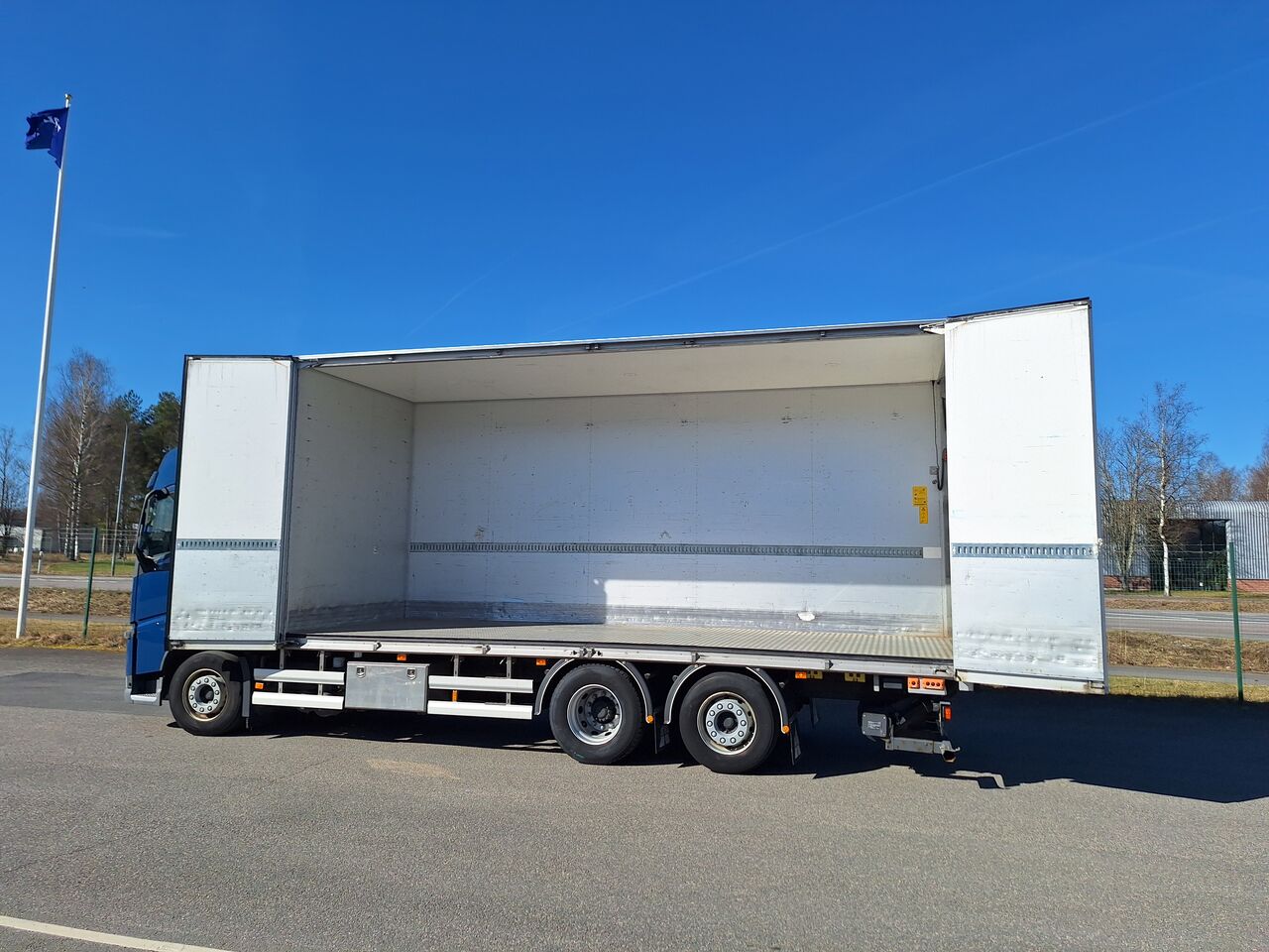 Volvo FH 6x2 Skåpbil 2020 - Skåp