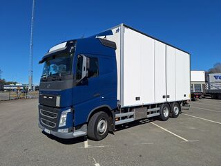 Volvo FH 6x2 Skåpbil
