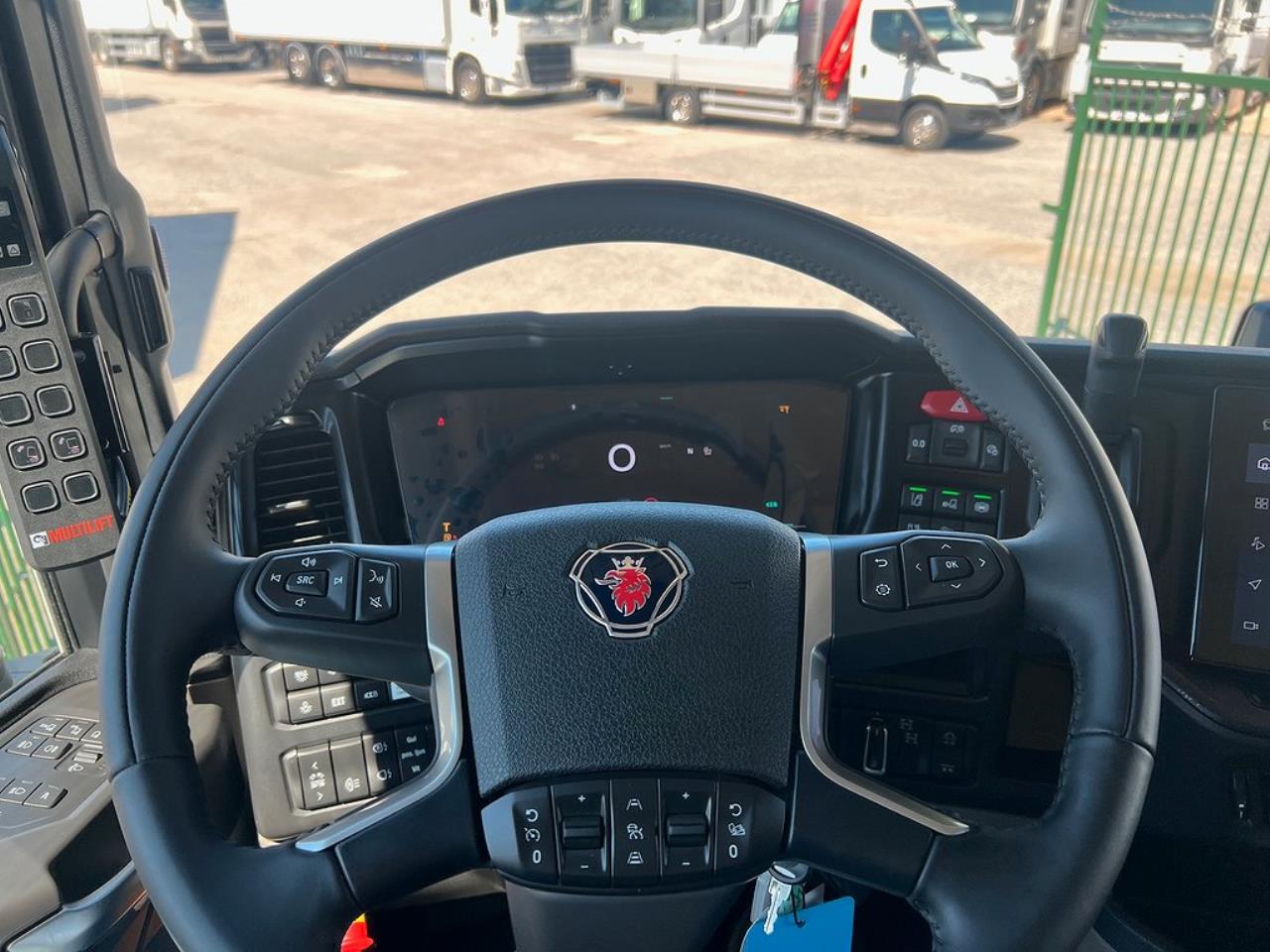 Scania R500 8x4*4 Tridem 26 T Hiab  Lastväxlare Fullutrustad 2025 - Krok/Lastväxlare