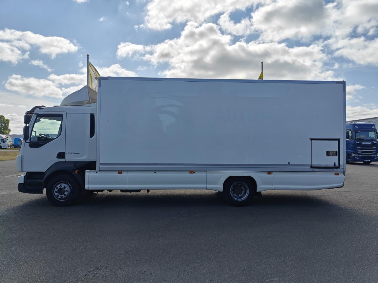 VOLVO FL250 2014 - Skåp