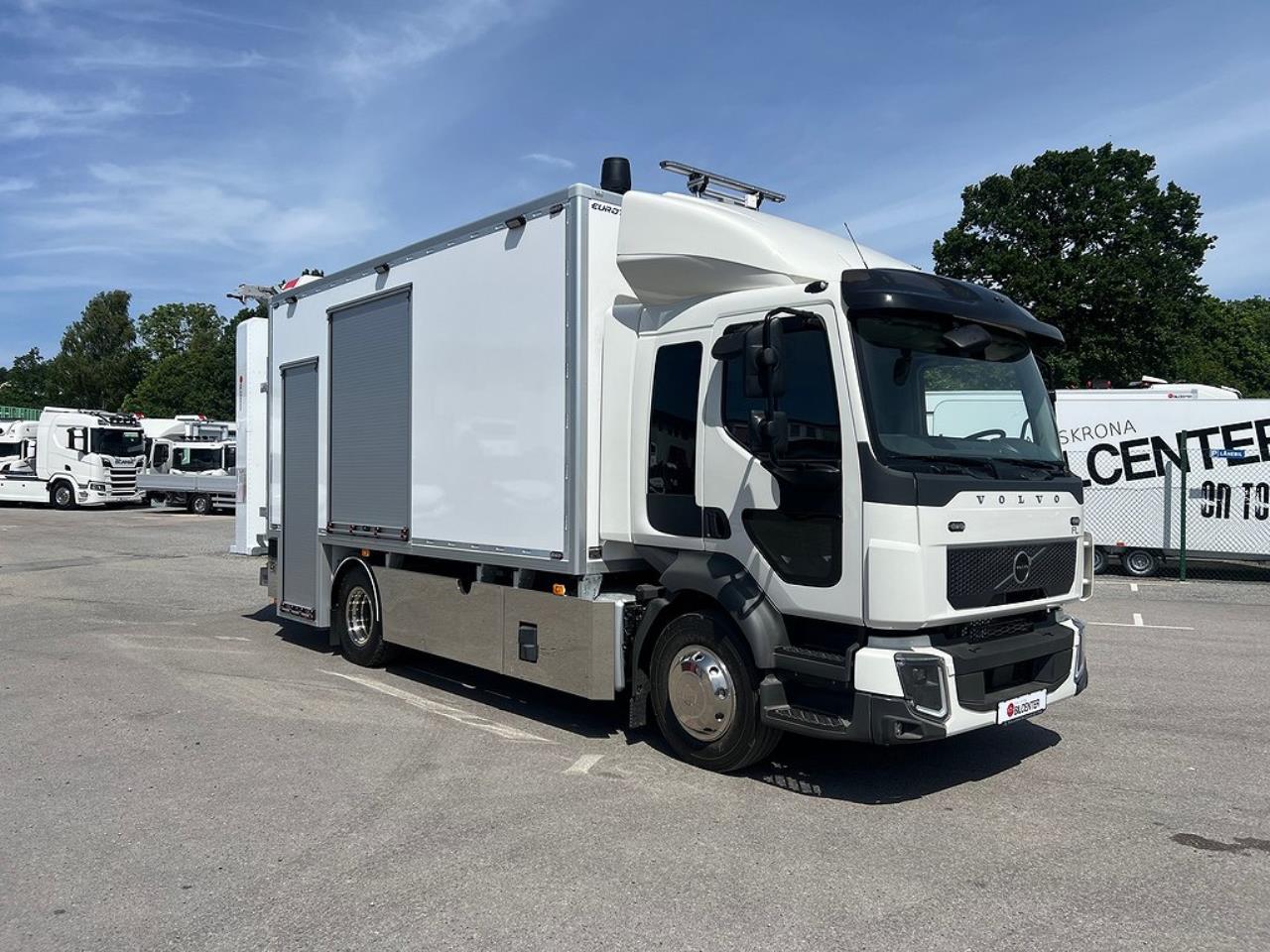 Volvo FL250 4x2 TMA Bil med Toalett & MaxiSign Online 2024 - Övrigt