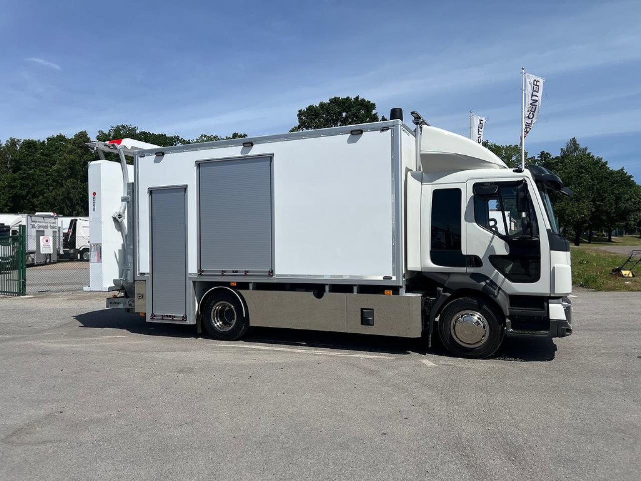 Volvo FL250 4x2 TMA Bil med Toalett & MaxiSign Online 2024 - Övrigt